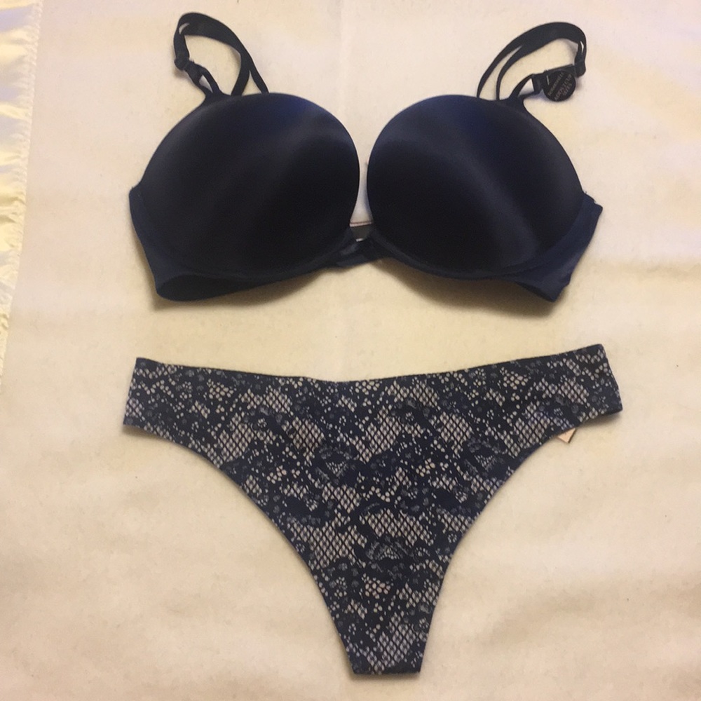 SOLD❗️Victoria’s Secret Bombshell Set